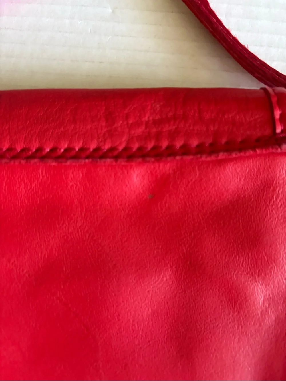 VERA PELLE Red Italian Leather Small Crossbody Bag Charming Round Shape Zipper